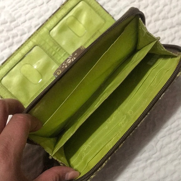 Vera Bradley Hand Wallet - Picture 5 of 6